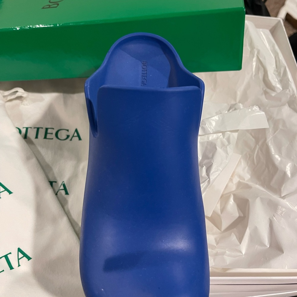 Great rubber clogs 🤍 by Bottega Veneta